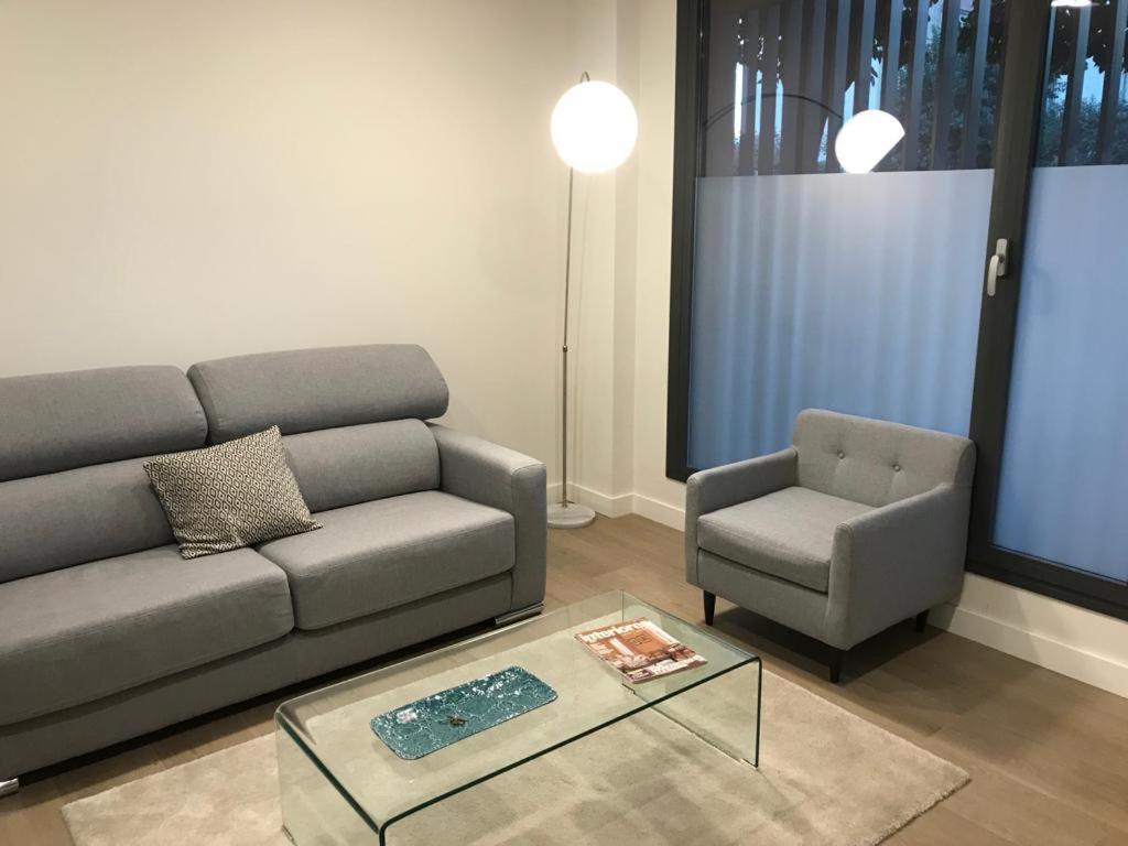 Apartamento De Dos Dormitorios En Triana Seville Exterior photo